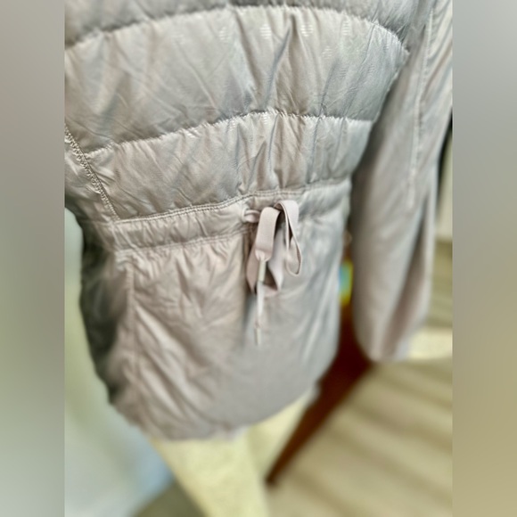 Lulelemon Athletica Grey Goose Down Zip-up Jacket w/ Hood & Ruffle. Size 6 🩶 - Picture 11 of 16
